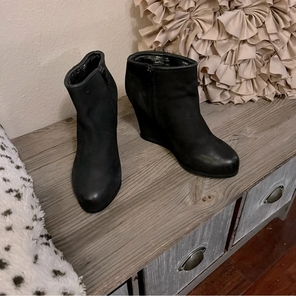 Steven by Steve Madden Women Black Leather Honu  Wedge Ankle Zipper Booties 10